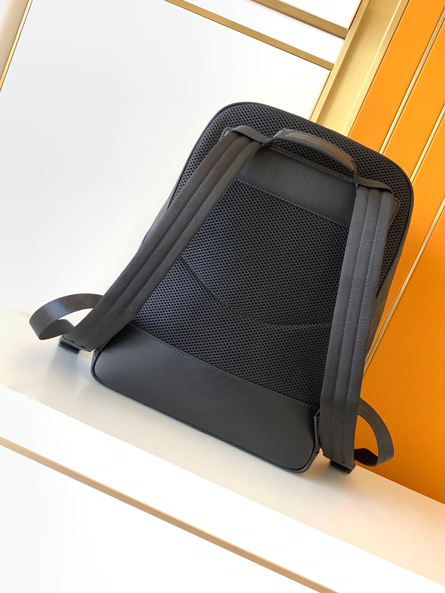 Minimalist Black Embossed Back - Leather Work Rucksack ulasan dan harga